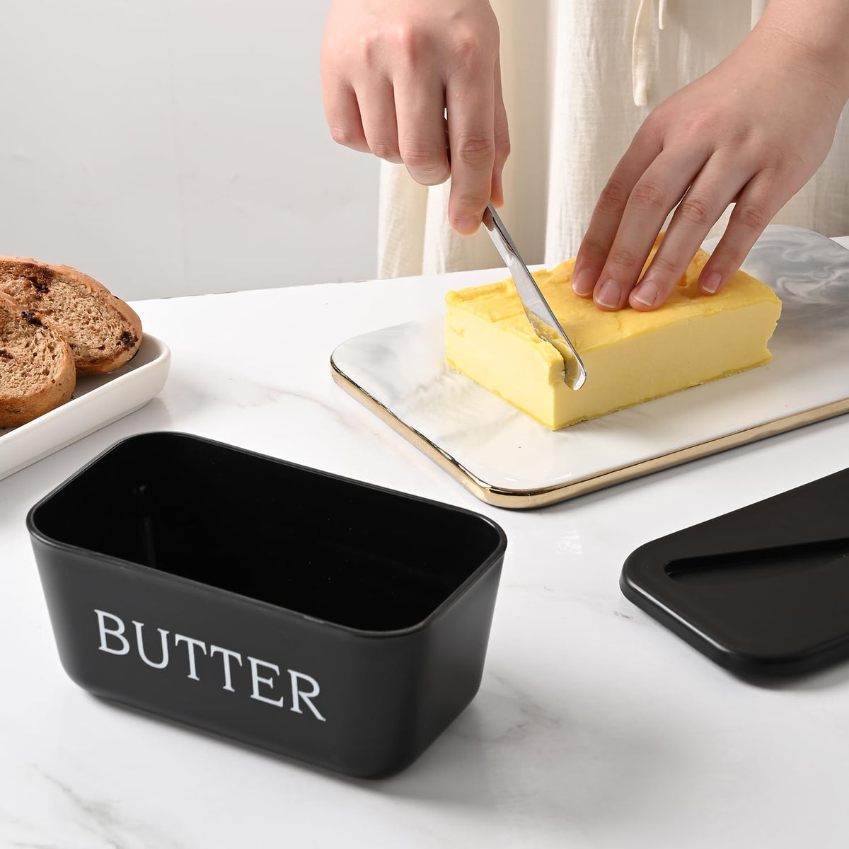Large Plastic Butter Dish With Lid And Knife,Food Grade PP Butter Holder Keeper With Cover For Kitchen Refrigerator Black Butter Container