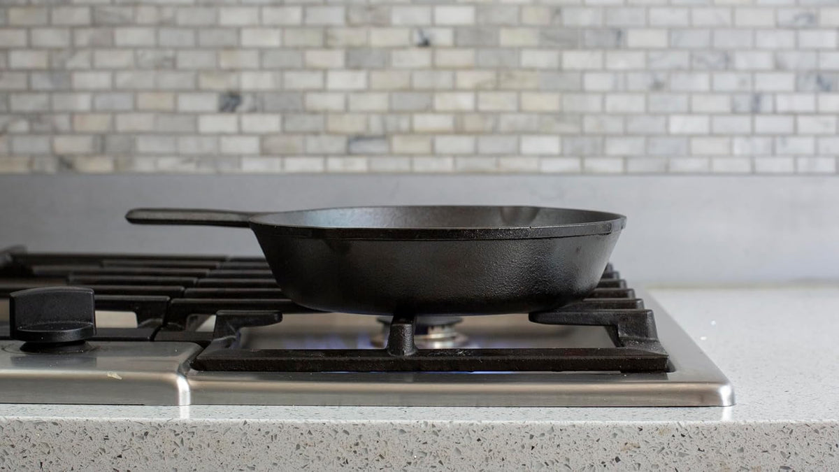 Lodge 9 Inch Cast Iron Pre-Seasoned Skillet – Signature Teardrop Handle - Use in the Oven, on the Stove, on the Grill, or Over a Campfire, Black