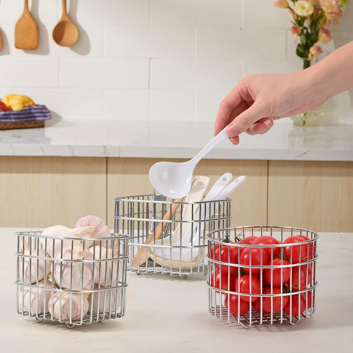 304 Stainless Steel Wire Mesh Fruit Basket Colander, 1.2L Countertop Storage Organizer for Fruits, Vegetables, Snacks.4.33 x 4.33 x 3.94 in (11cm,Rounded Square)