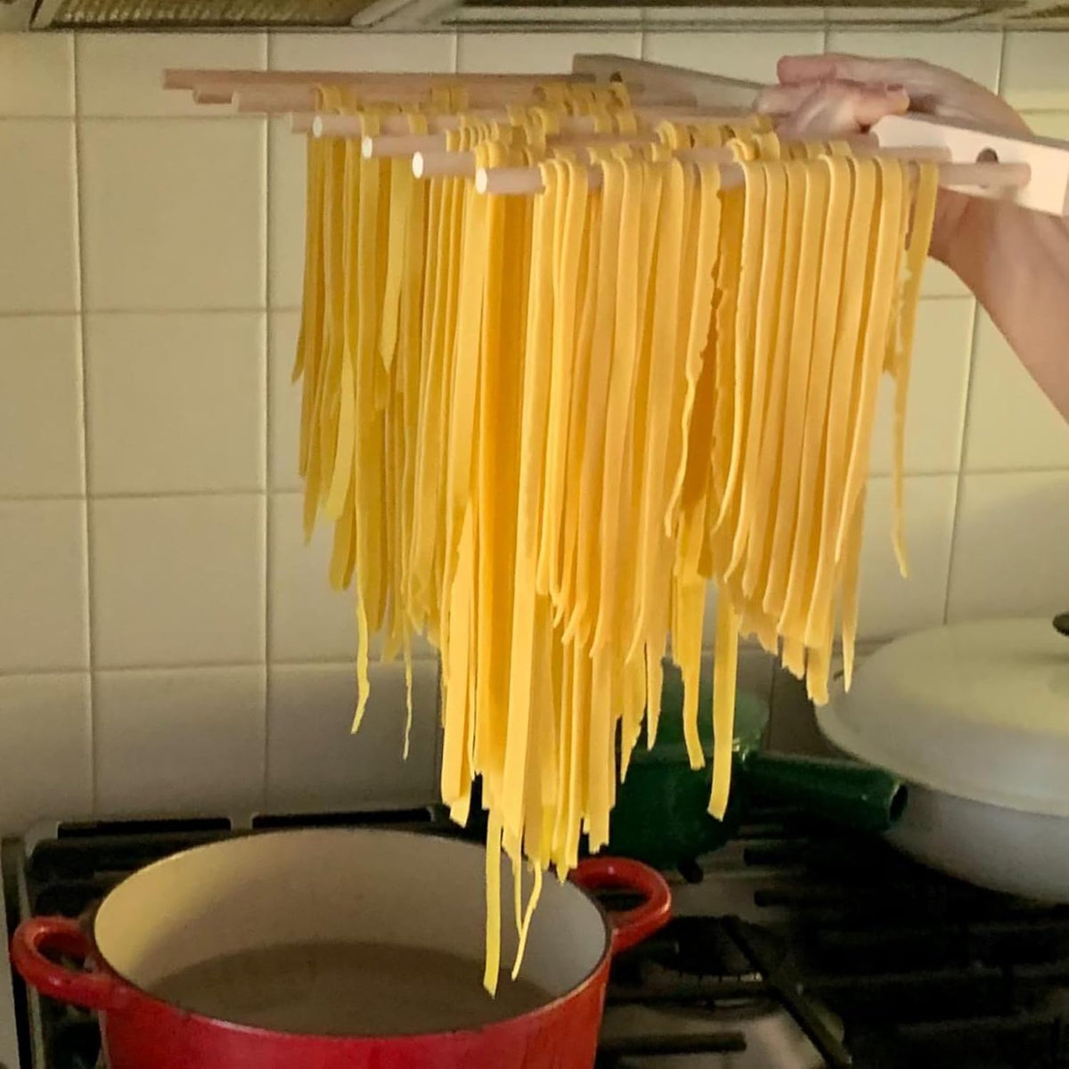 Gekufa Pasta Drying Rack – 8 Arms Collapsible Beechwood Noodle Dryer for Spaghetti, Fettuccine, Linguine – Compact Foldable Design for Easy Storage