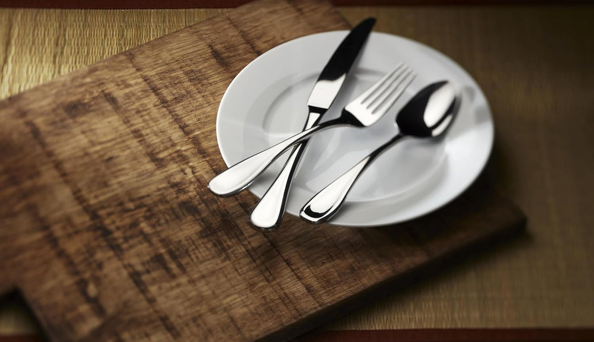 Oneida H003020A Voss 20 Piece Everyday Flatware Set, Service For 4