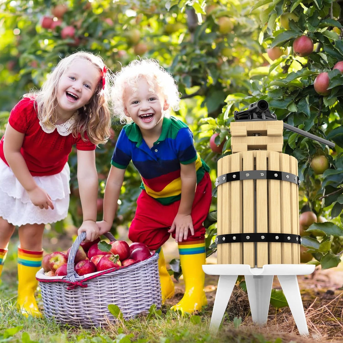 SQUEEZE master Fruit Press- 1.6 Gallon/6L-Solid Wood Basket Wine Press-Vintage traditional juicer-6 Press Wooden Blocks-Pole Handle Bar for Juice,Wine,Cider-1 free filter bag included