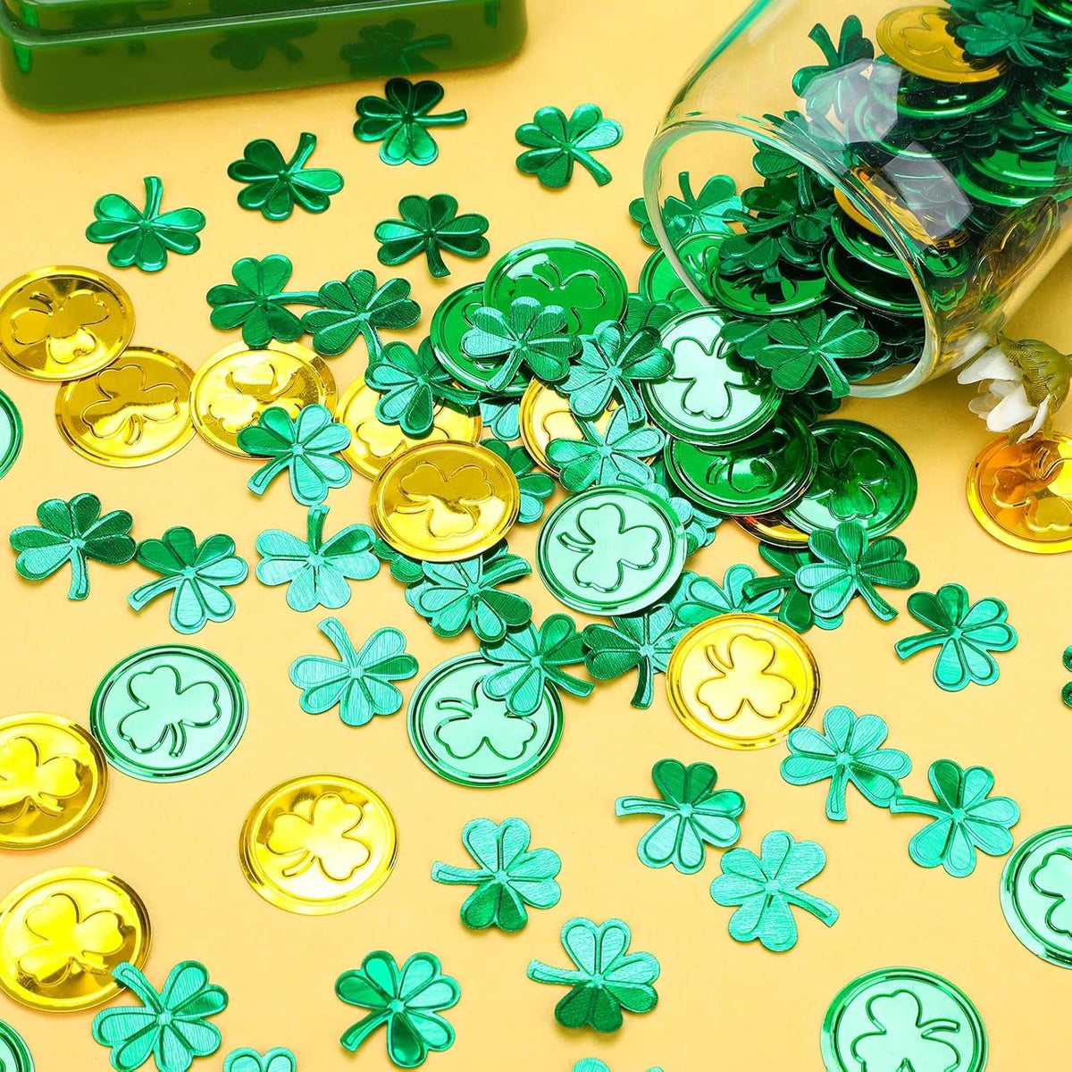 MARFOREVER St. Patrick's Day Shamrock Confetti, Green Gold Shamrock Metallic Foil Glitter Confetti Clover Scatters Table Centerpiece Decorations for St Patrick's Day Party Irish Birthday Supply Favors