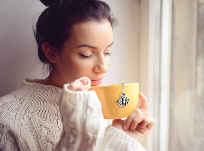 2pcs TeaSanavie Tea Infuser，Loose Tea Steeper Couple Handmade Honey Bee & Butterfly Tea Strainers for Loose Tea, Tea Strainer with Bee Charm Pendant Tea Ball Set Gifts for Women
