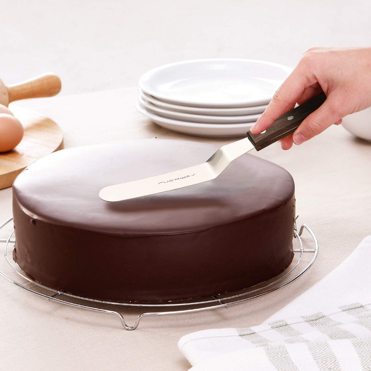 Offset Cake Icing Spatula Set of 4- Professional Stainless Steel Cake Decorating Frosting Spatulas, 4"-6"-8"-10" Flexible Resistant Blade, Wooden Handle For Easy Grip