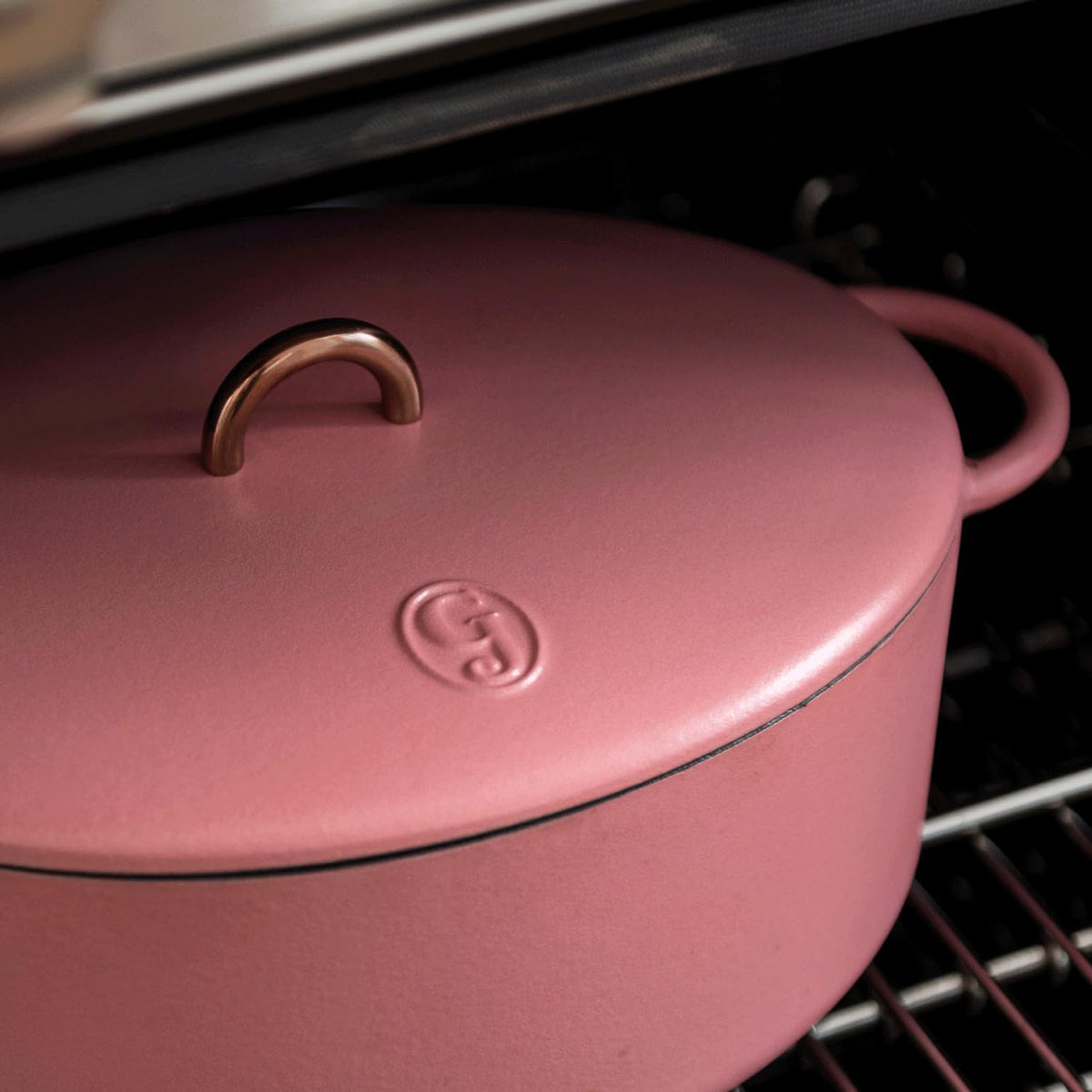 Great Jones Dutchess Cast Iron Dutch Oven Pot With Lid (Taffy) - Large 6.75 Quart Size, Dual Handles - All Stovetop Safe - 500° Dutch Oven For Bread Baking | Dishwasher Friendly