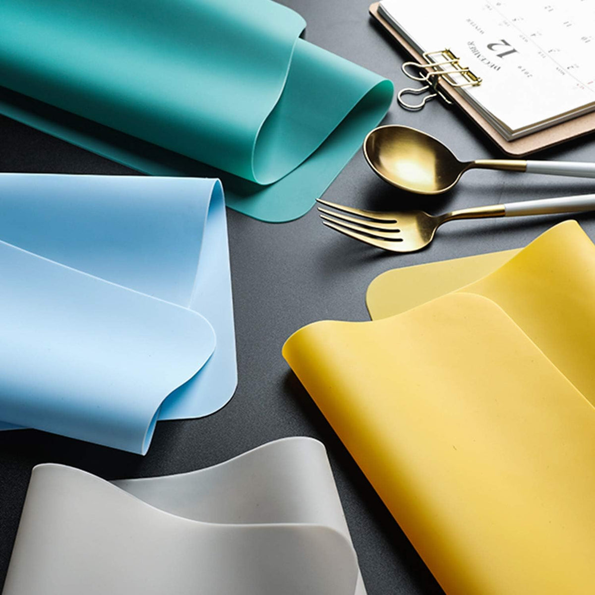 Silicone Placemats, Food-Grade Non-Slip Waterproof, Dining, Stain Resistant, Countertop Protector, Kitchen Counter Mat, Heat Resistant, Baking mat Dishwasher Safe (15.7x11.8Inch-4pack, Black)