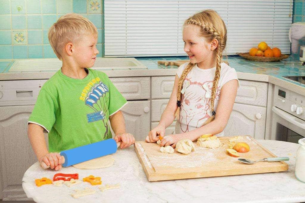 Koogel 9 Inch Mini Rolling Pin, 2 PCS Wooden Handle Rolling Pin for Kids Dough Rollers for Baking Supplies Home Kitchen