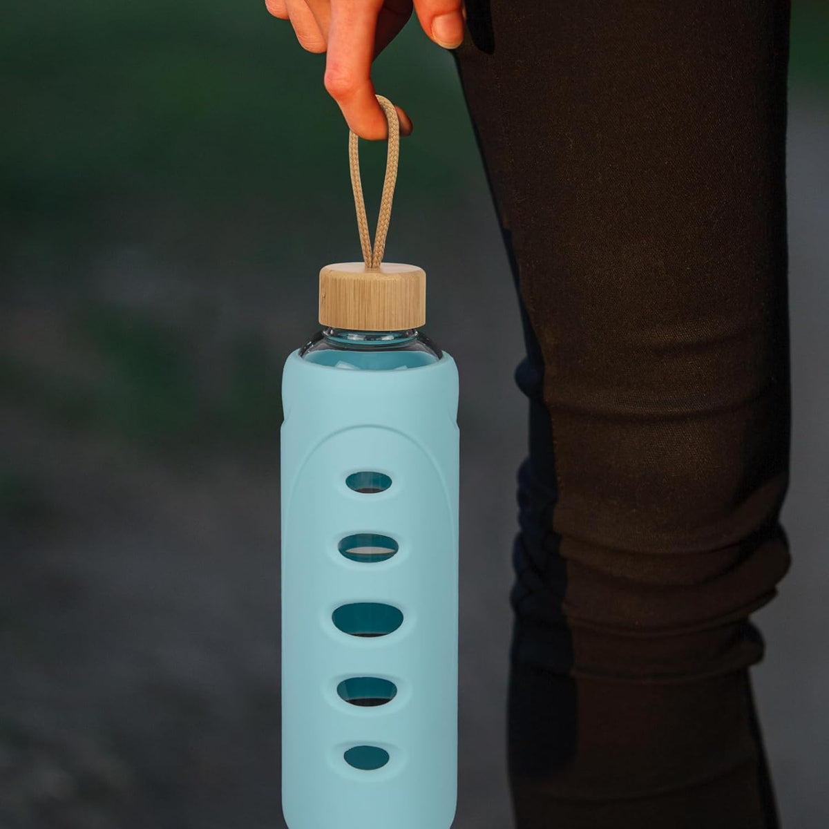 Sport 32oz Glass Water Bottle 1000ml /1 liter Borosilicate Glass Water Bottle Reusable Waterbottle Jugwith Silicone Sleeve and Unique Lid (Cyan