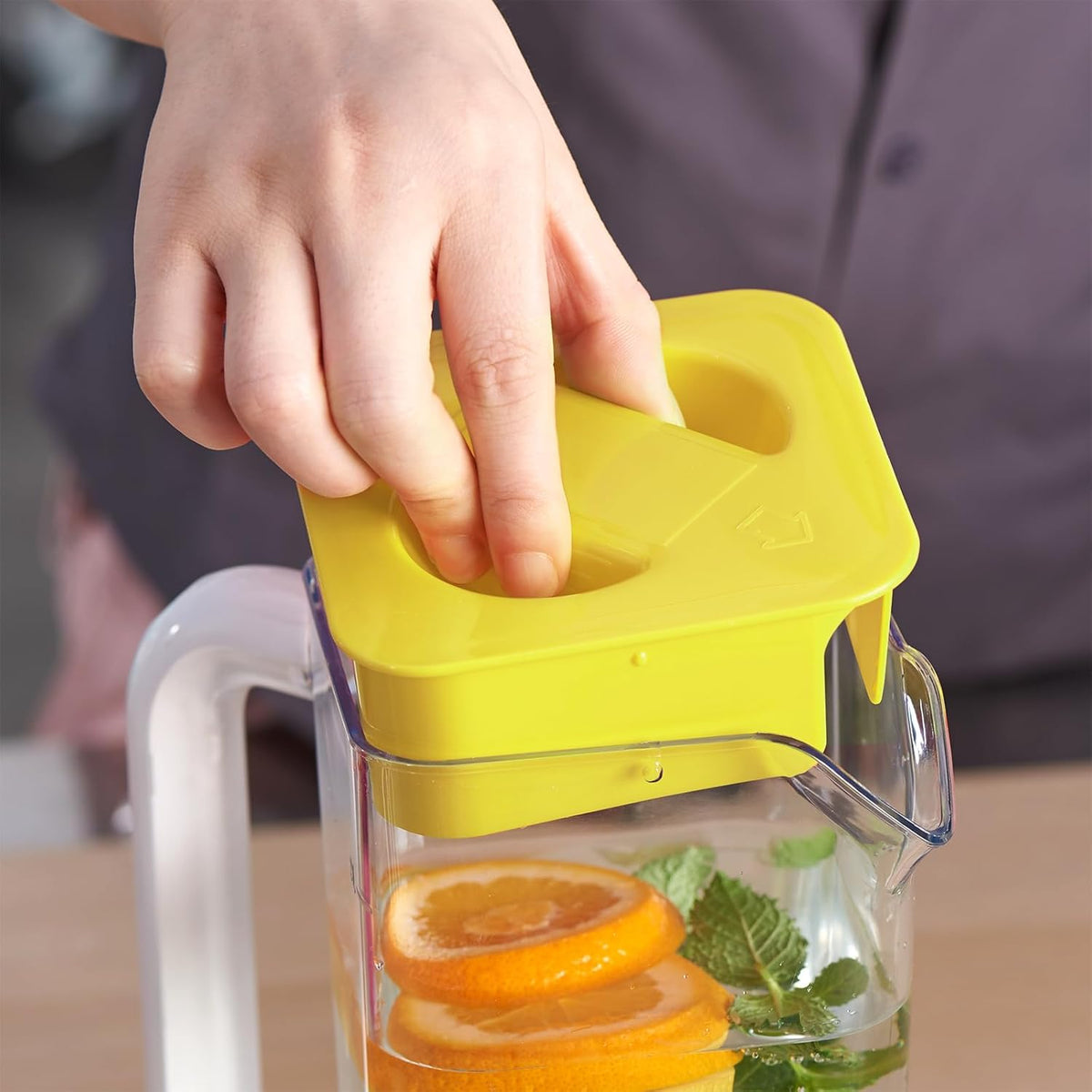 CURTA 1 Pack 2 Liters/68 oz Plastic Square Pitcher with Lid & Handle for Kitchen,ICED JUICE and Coffee Carafe Beverage Serveware, Acrylic Water Jug for Hot/Cold Drinks&lemonade