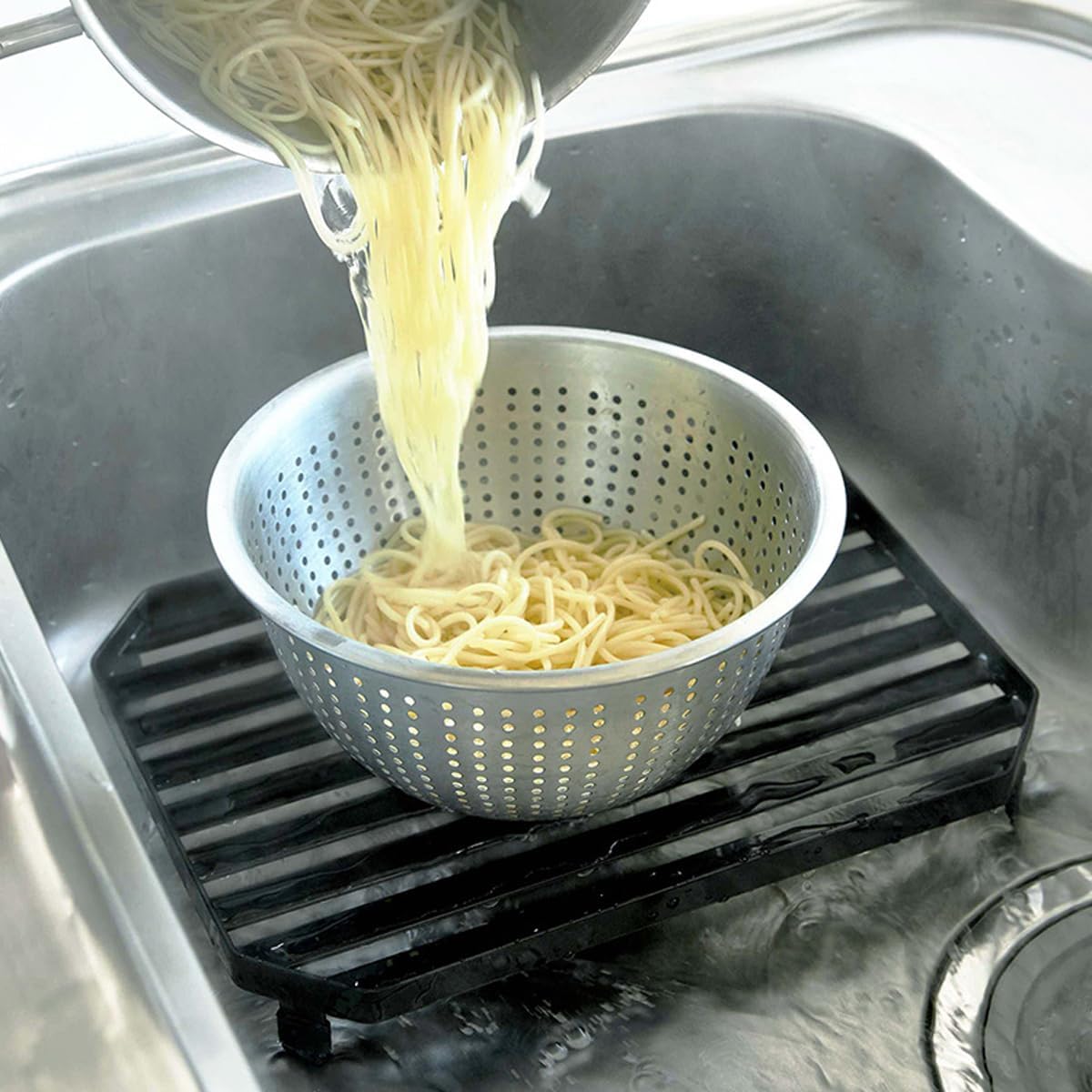 Stainless Steel Colander Mesh Metal Strainer Pasta Rice 5-Quart Strainer Dishwasher Safe