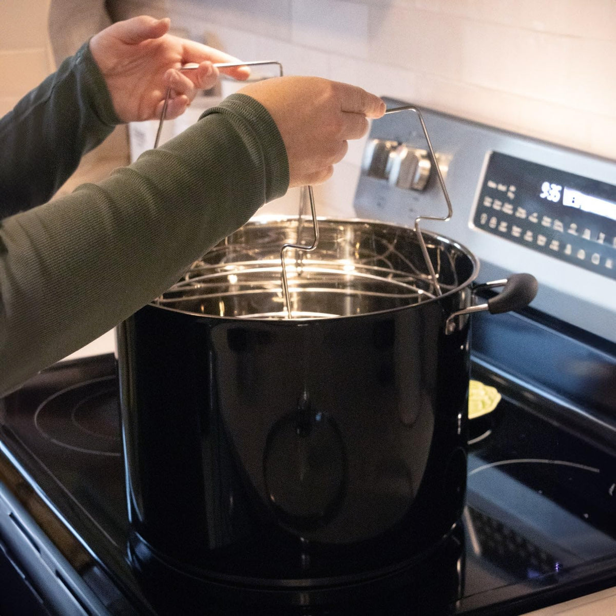 Lehman's 21.5-Quart Water Bath Canner with Pressure Gauge, Durable Stainless Steel Stockpot for Home Canning and Preserving, Black