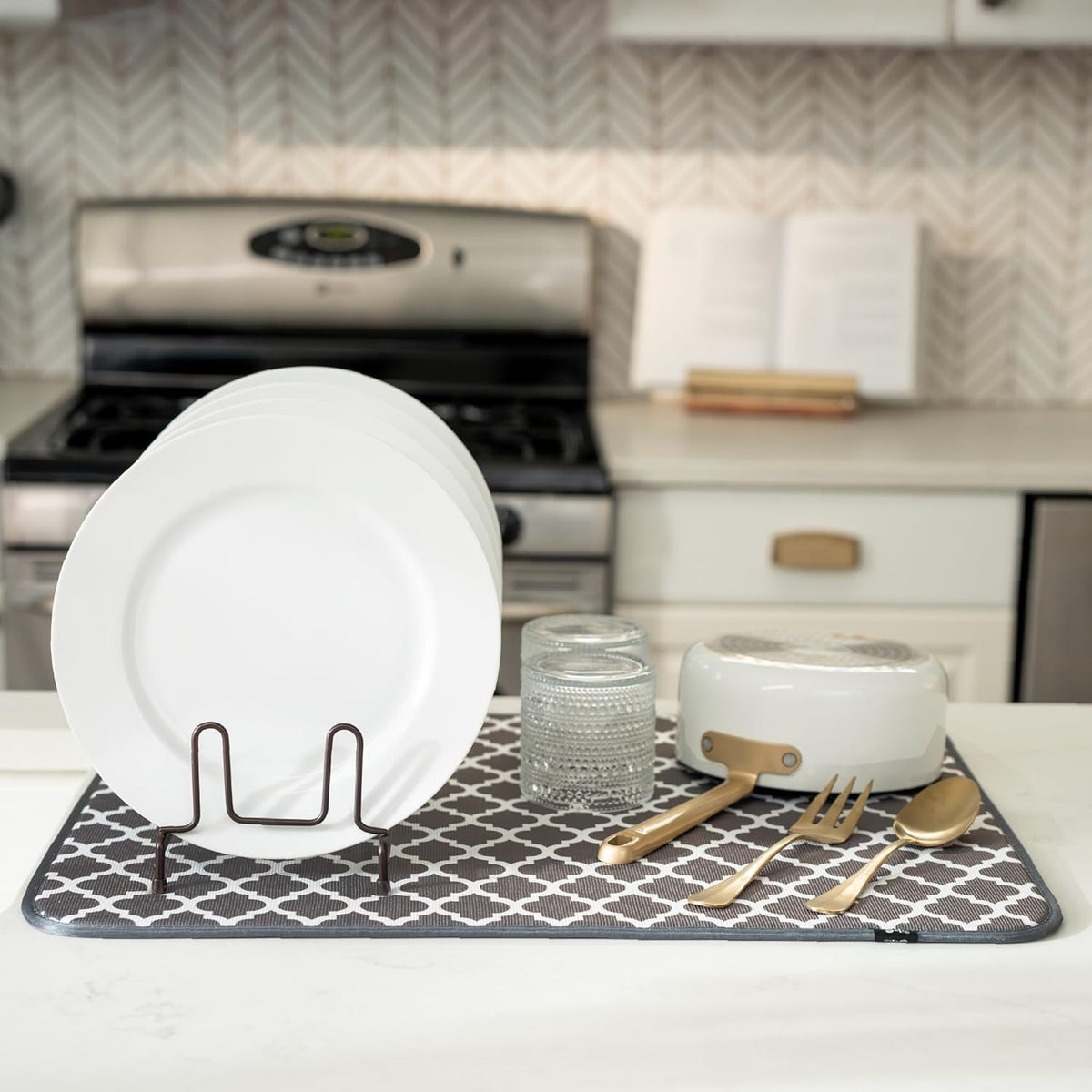 S&T INC. Dish Drying Mat XL, 18” x 24”, Absorbent Microfiber Kitchen Counter Mat, Dish Drying Pad for Dishes, Utensils, Pots and Pans, Extra Large, Pewter Grey Trellis