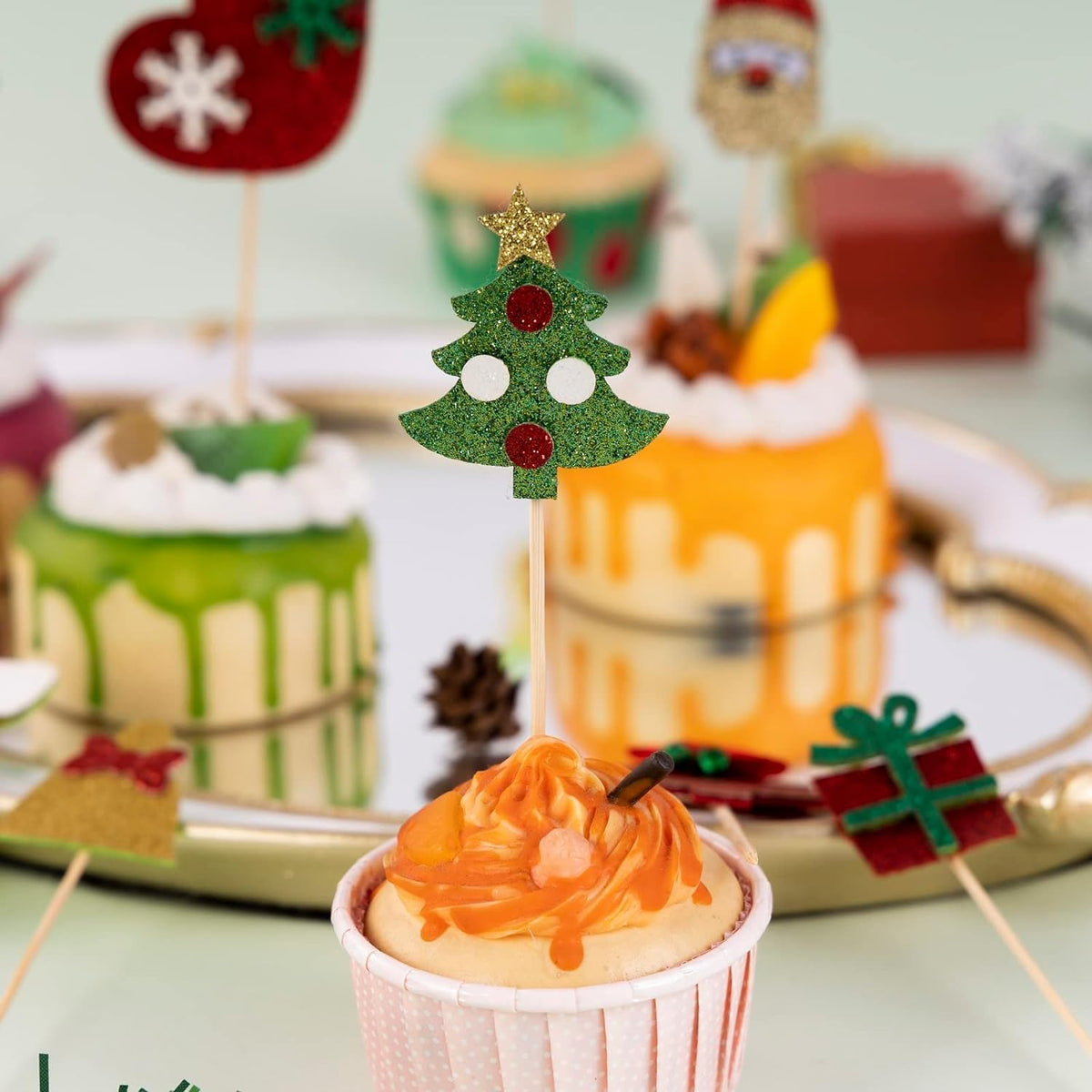 18Pcs Christmas Cake Toppers - Cupcake Decoration Set with Santa Claus, Christmas Tree, Snowman, Sock Theme Party Supplies
