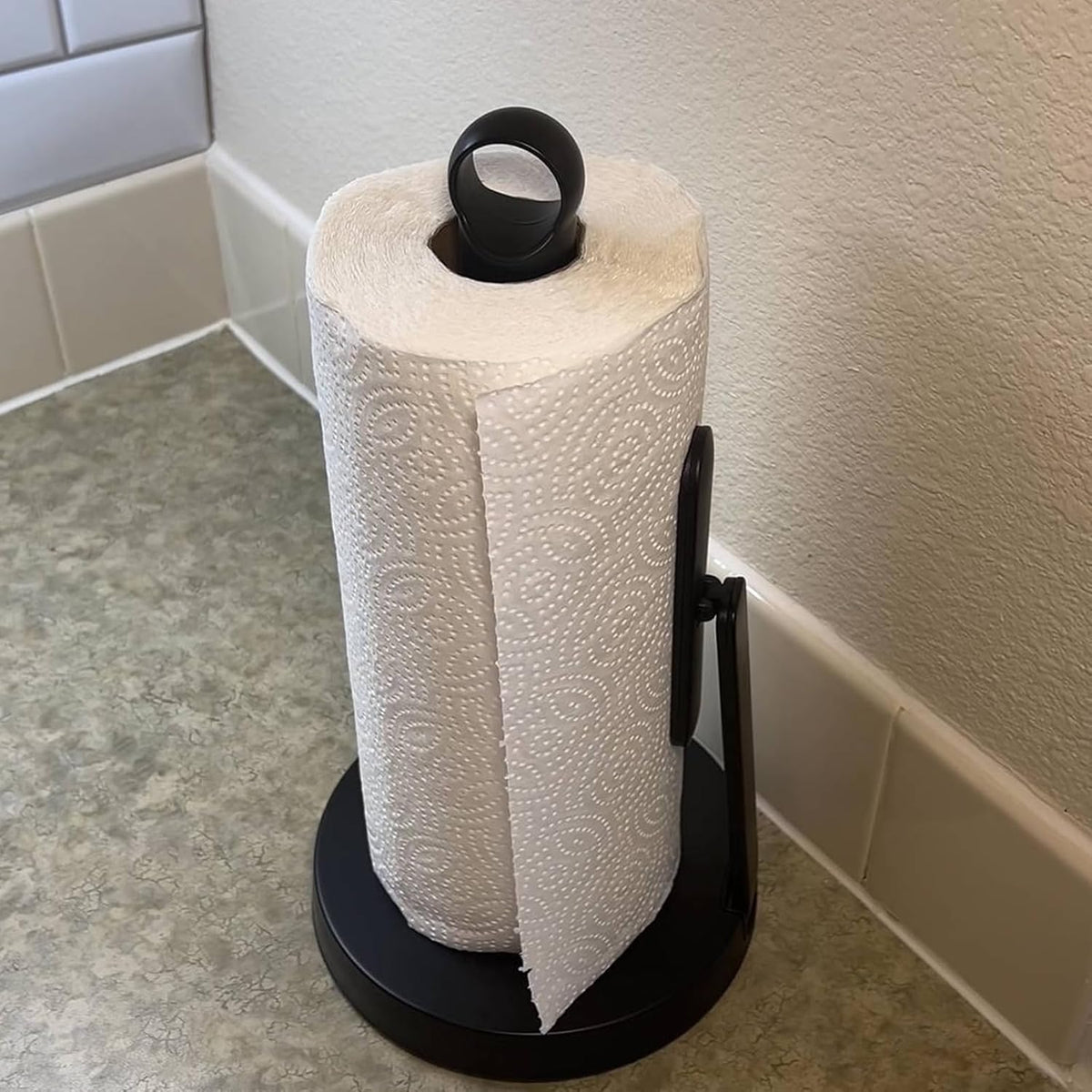 theaoo Heavy-Duty Stainless Steel Paper Towel Holder with Tension Arm – Easy One-Handed Tear, Modern Standing Countertop Dispenser for Kitchen, Holds All Paper Towel Rolls (1, Black)