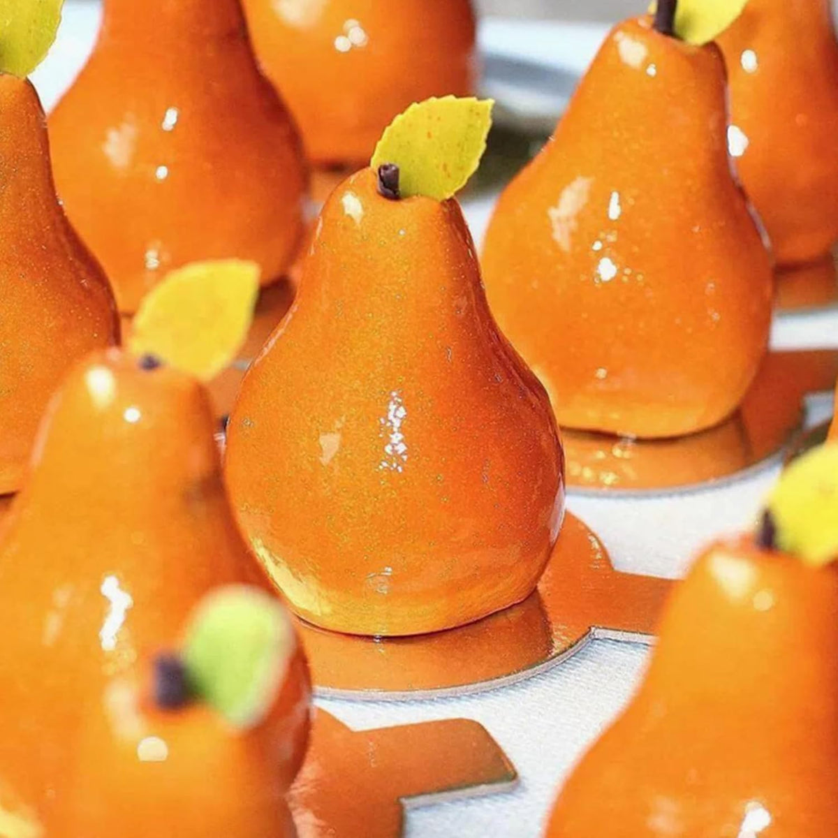 OCPO KITCHEN 3D Pear Silicone Mold for Baking Mousse Cake French Dessert Pastry Chocolate Pudding Cupcake, Non-Stick and Easy Release, Pear Shaped (8-Cavity)