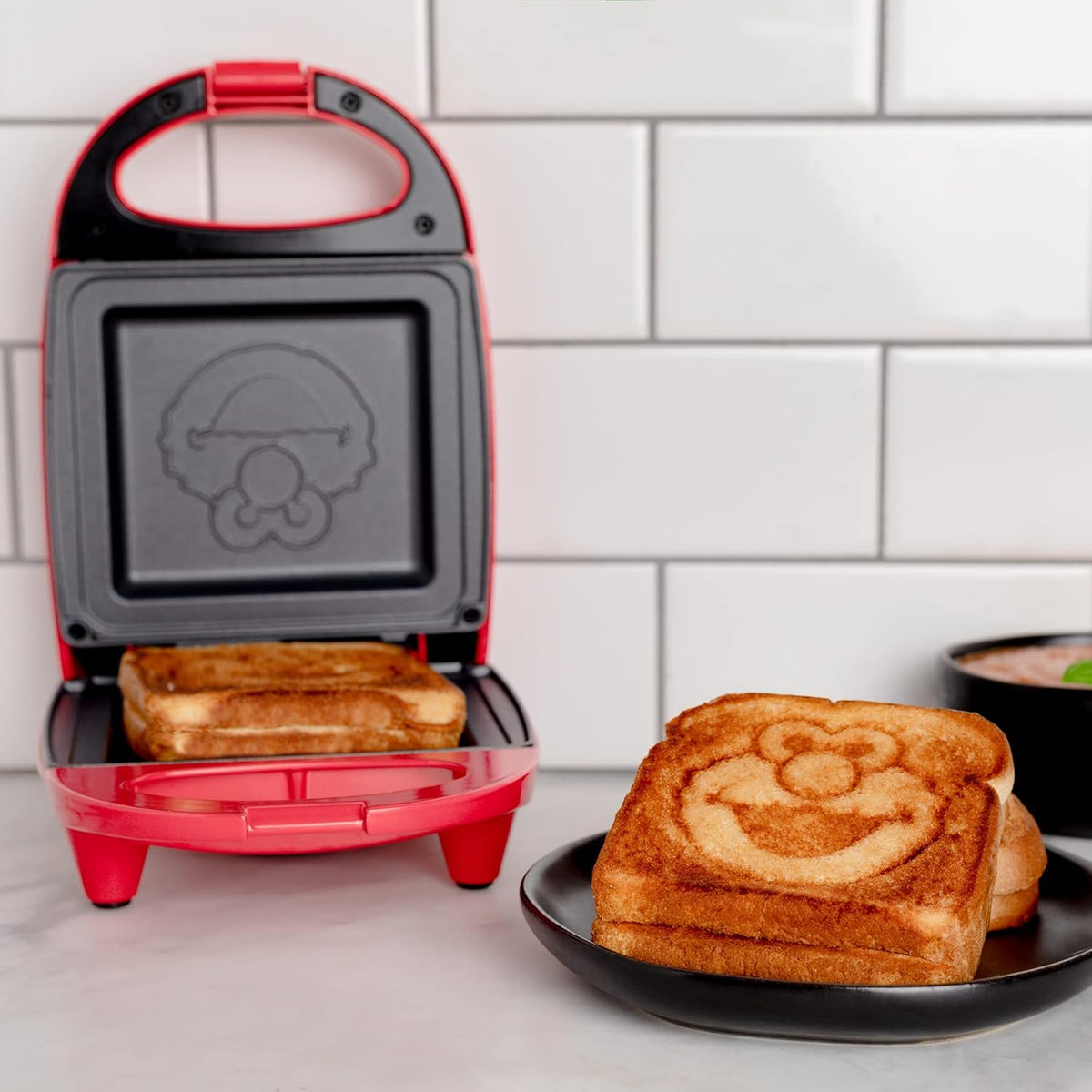 Uncanny Brands Sesame Street Elmo Single Sandwich Maker - Sesame Street Kitchen Appliance