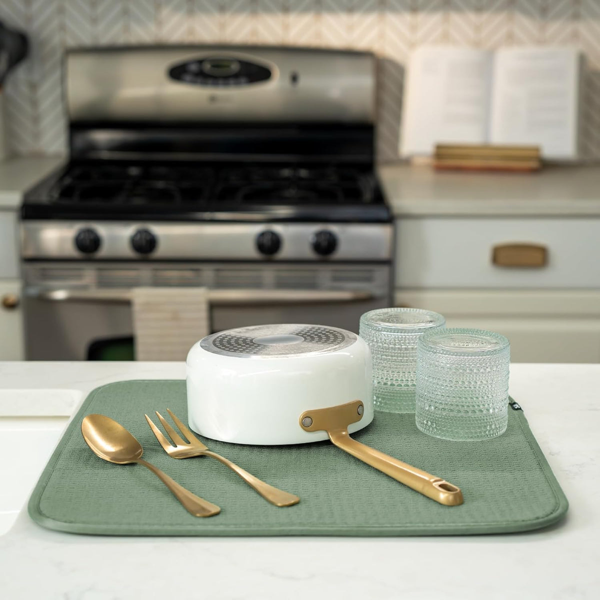 S&T INC. Dish Drying Mat, 16” x 18”, Absorbent Microfiber Kitchen Counter Mat, Dish Drying Pad for Dishes, Utensils, Pots and Pans, Large, Sage Green