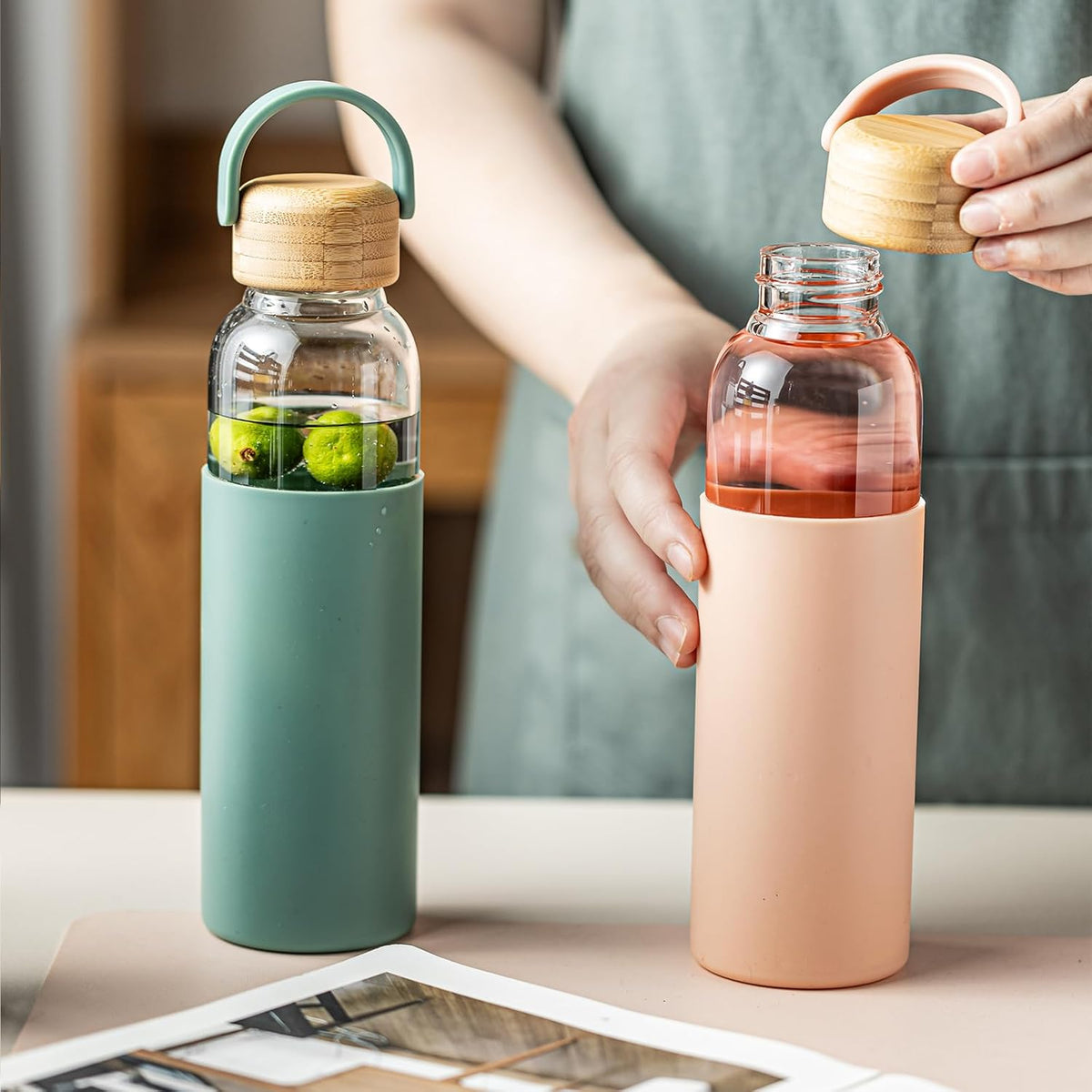 21oz Borosilicate Glass Water Bottles with Silicone Non-Slip Sleeve & Leak-Proof Lid-Reusable Drink Bottle for Office,Travel,Gym,Hiking-BPA Free,Ideal Gift for Home,Car &Fitness (Pink)