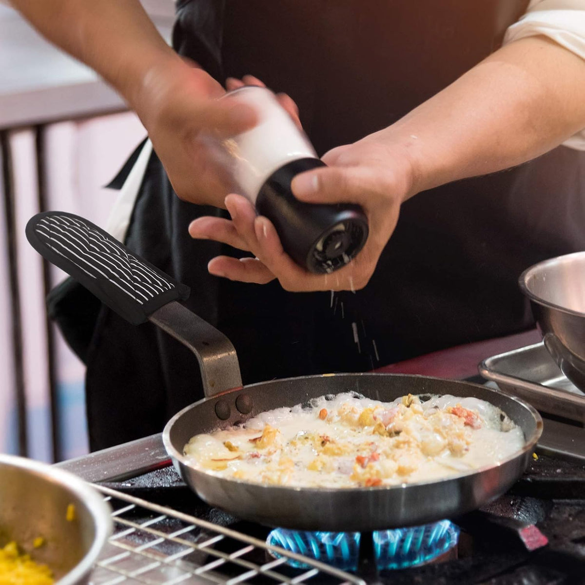 6 Pieces Cast Iron Pan Handle Covers Sleeve Holders Heat Resistant Non-Slip Skillet Pot Holders Kitchen Oven Mitts for BBQ and Baking Supplies,6 Styles