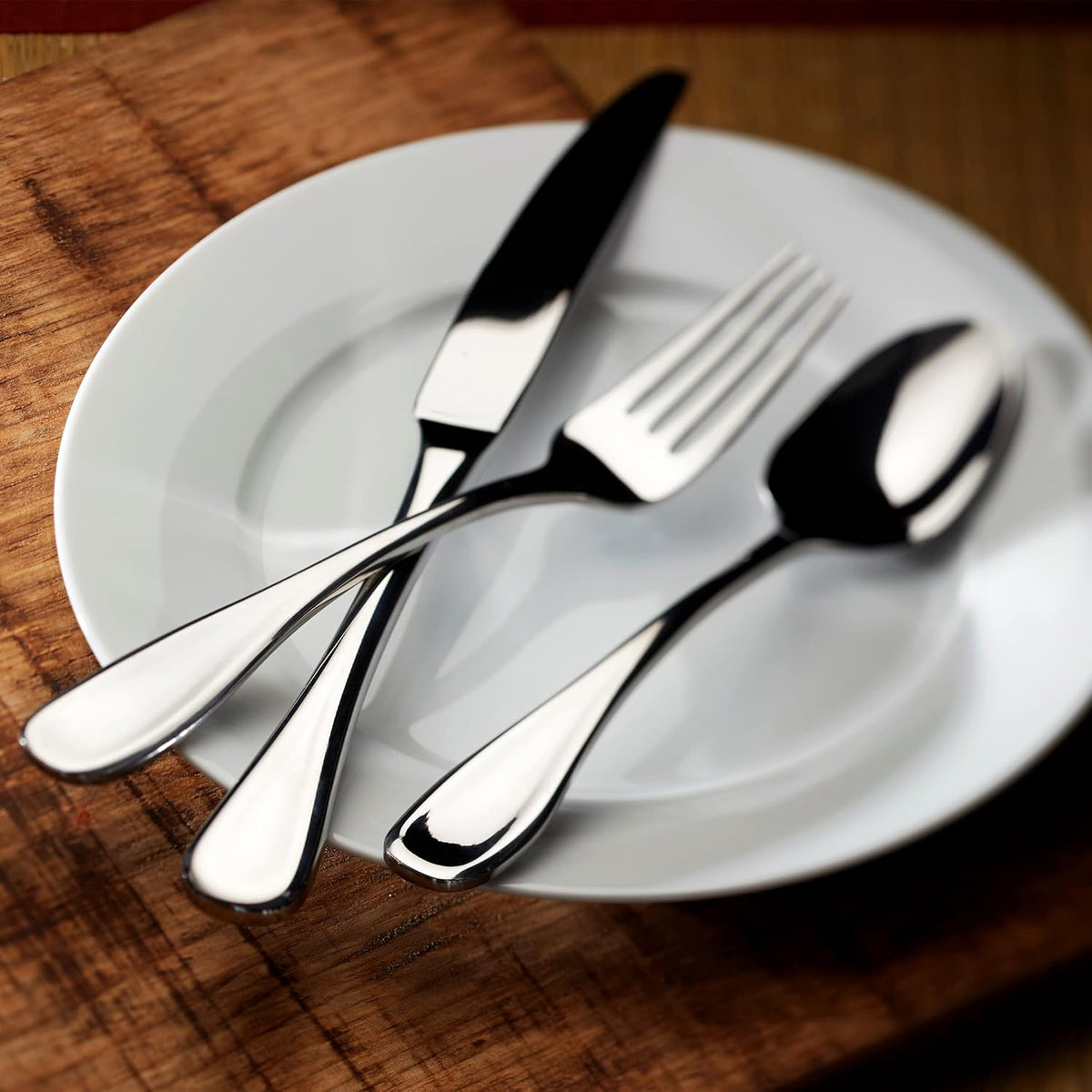 Oneida H003045AL20 Voss 45-Piece Everyday Flatware Set, Service For 8