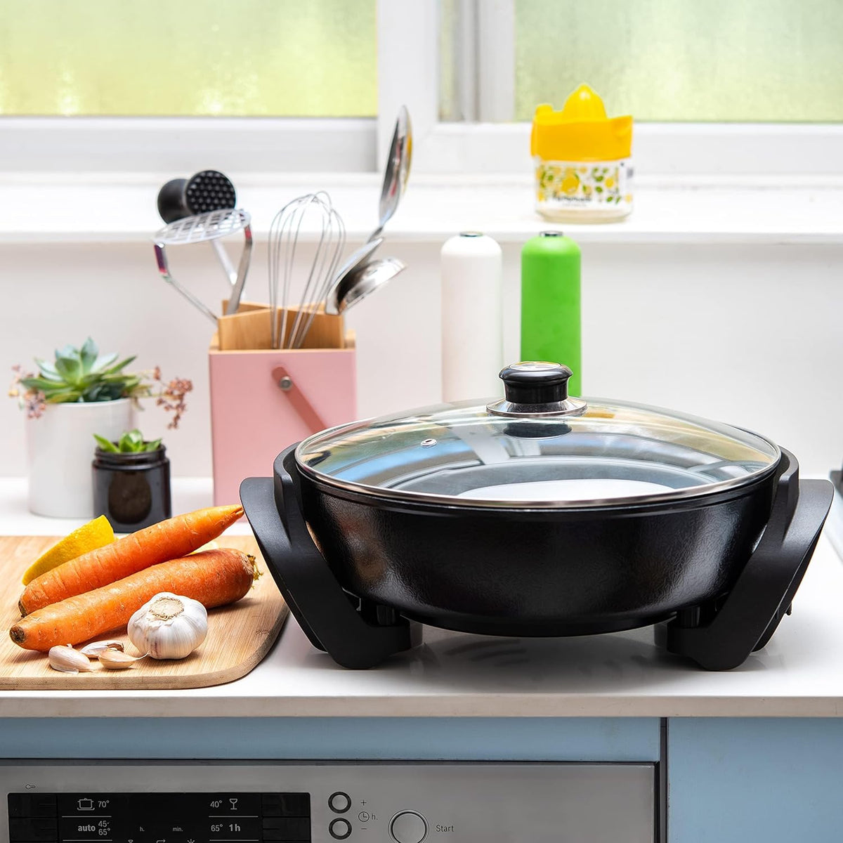 Moss & Stone Round Nonstick Electric Skillet With Lid, Aluminum 12x12 Inch Electric Frying Pan 5Qt, Nonstick Cooking Surface, Adjustable Temperature Control, Vented Glass Lid, Heat-Resistant Handle