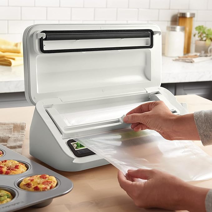 FoodSaver VS2150 Vacuum Sealing System, Food Vacuum Sealer, White/Silver