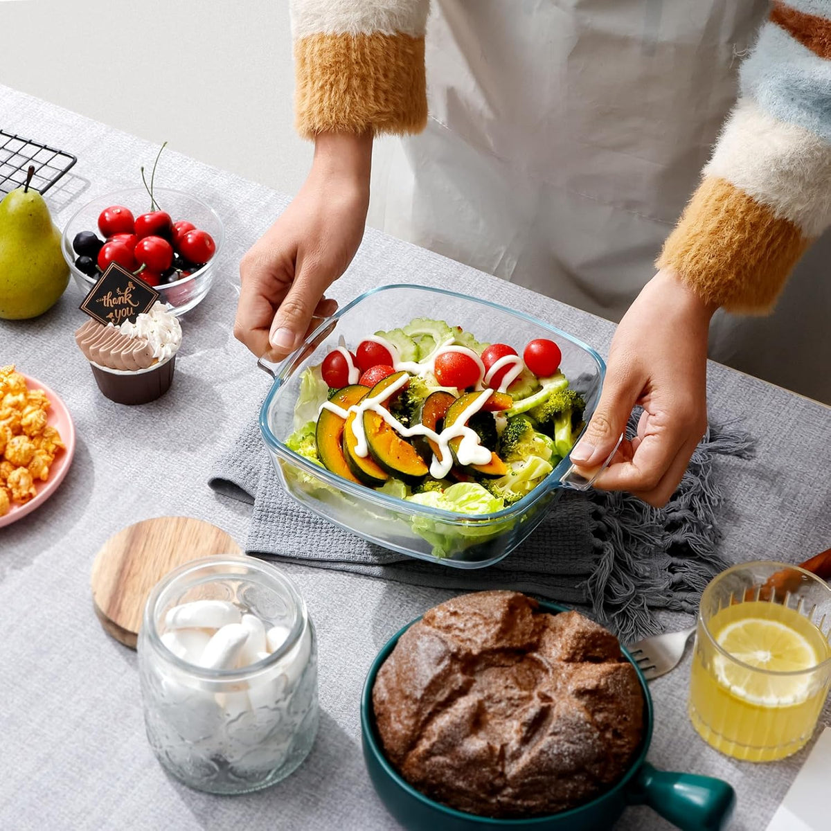 NUTRIUPS Small Glass Casserole Dish with Lid Oven Safe Square Casserole Dish 6.8 Inches Microwave Glass Bowl With Lid Microwavable Cookware (1.2L)
