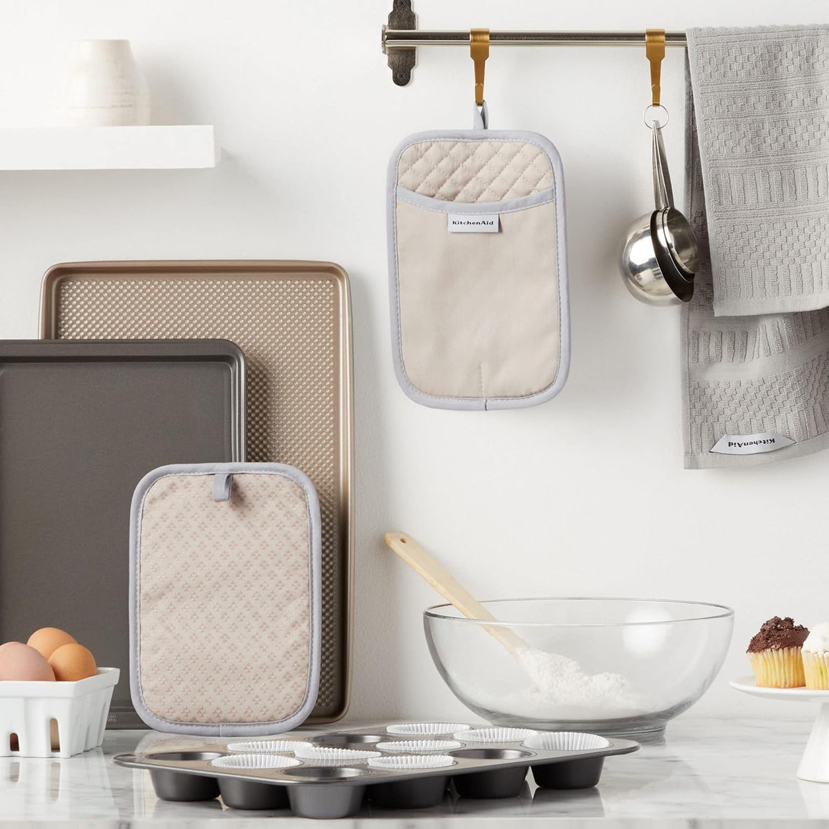 KitchenAid Asteroid Pot Holder 2-Pack Set, Milkshake Tan, 7"x10"