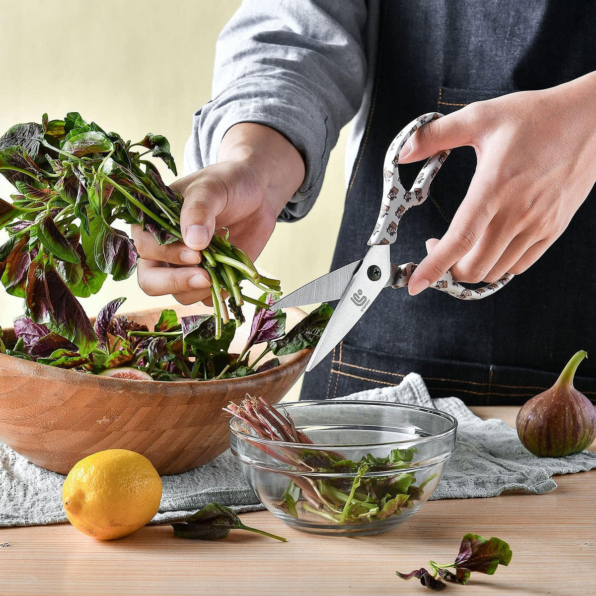 Linoroso Kitchen Scissors Heavy Duty Kitchen Shears with Magnetic Holder Made with Japanese Steel 4034, Multipurpose Ultra Sharp Cooking Scissors for Meat/Vegetables/BBQ/Herbs/Pizza (Graphic,Cow)