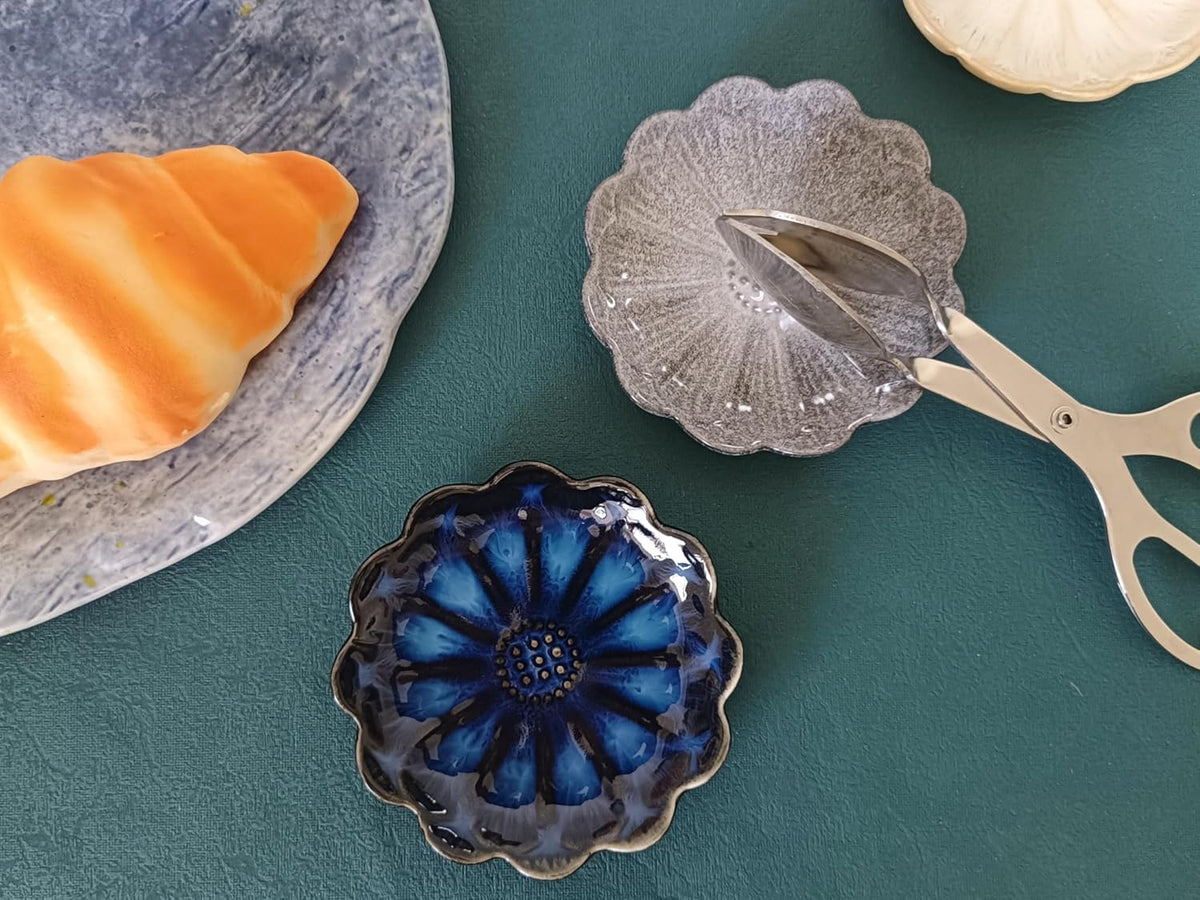 Ceramic Spoon Rest for Stove Top, Flower Cute Spoon Rest for Kitchen Counter, Cooking Spoon Holder for Kitchen Counter, Utensil Rest Spatula Rest Ladle Holder Tong Rest, 1 PC (Retro Sapphire)
