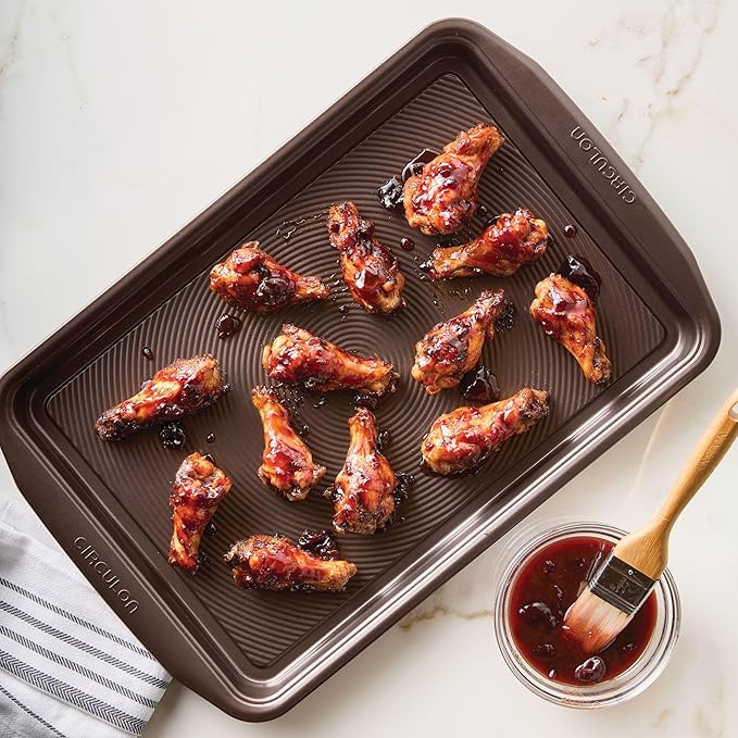 Circulon Nonstick Bakeware Set with Nonstick Cookie Sheets / Baking Sheets - 2 Piece, Chocolate Brown , Set (9" x 13" & 10" x 15")