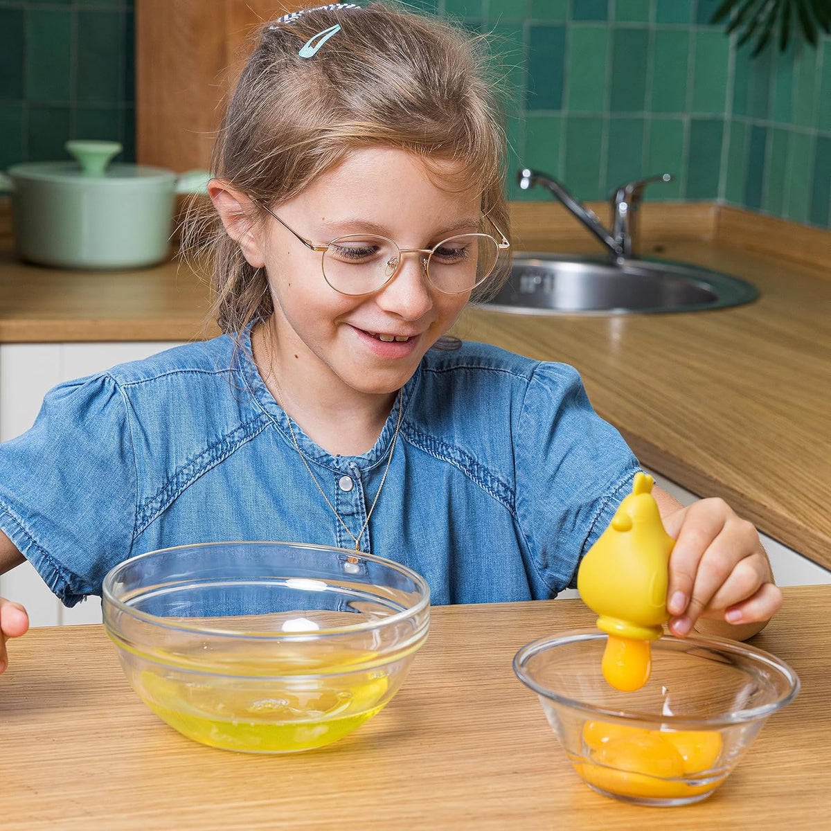 Chefclub Kids - Egg Separator, Chicken Shape, Egg White Separator, Raw Eggs - No Drip, No Mess - Food Grade Silicone, Kitchen Cooking, Kitchen Gadgets Unique Baking Tools (Yellow)